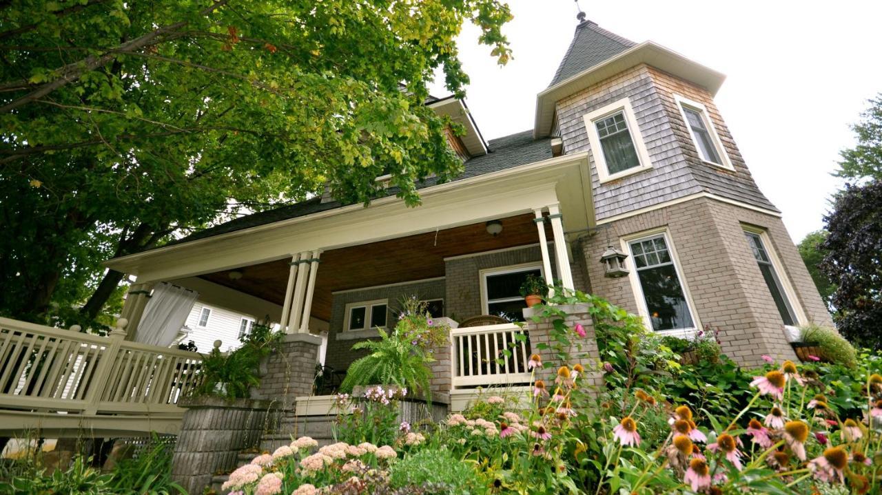 Creighton Manor Inn Bed & Breakfast Orillia Exterior foto
