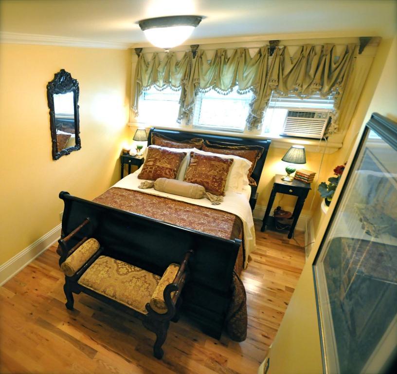 Creighton Manor Inn Bed & Breakfast Orillia Habitación foto